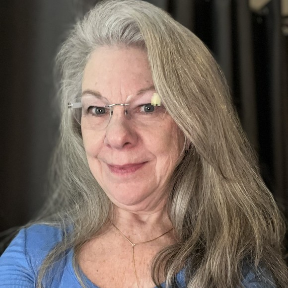 Profile Picture of Karen Beahan (@karenebcloset) on Poshmark