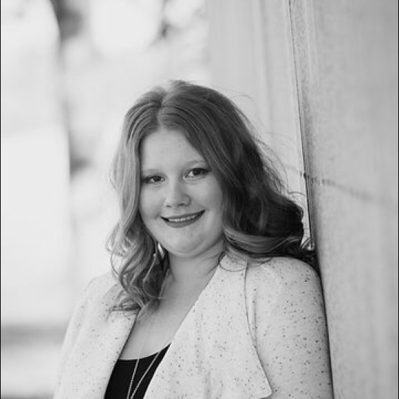 Profile Picture of Sophia Malakowsky (@sophiamala) on Poshmark