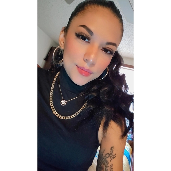 Profile Picture of Luz Saez (@l_saez) on Poshmark