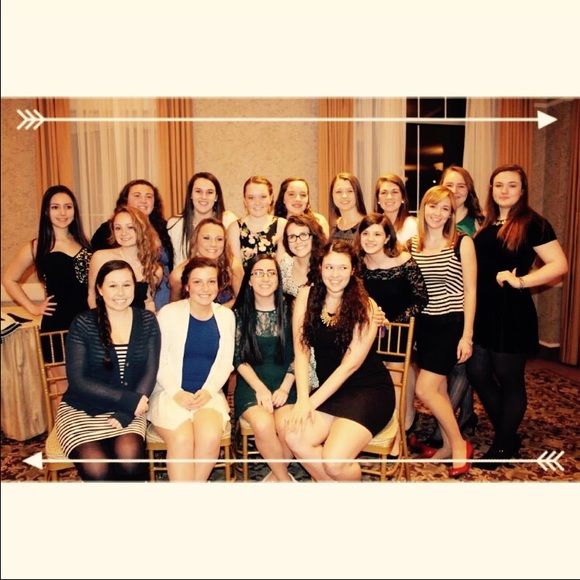 Profile Picture of Taylor Mello (@taylormello) on Poshmark