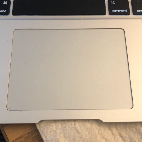 Profile Picture of Shaunna Rodrigues (@shaunnarodr) on Poshmark