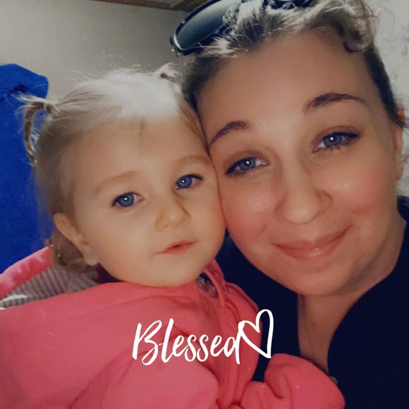 Profile Picture of Amber Stoliker (@asto09) on Poshmark