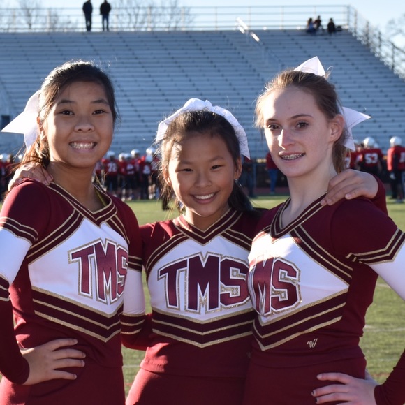 Profile Picture of Anna Bretl (@anna_n_b) on Poshmark