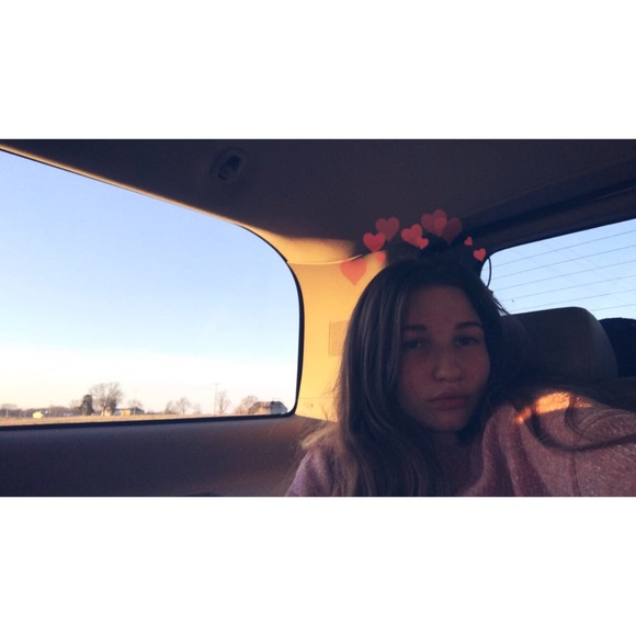 Profile Picture of Clara Knollmeyer (@clarakvivian) on Poshmark