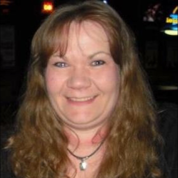 Profile Picture of Amy Johnson (@amymeyer763) on Poshmark