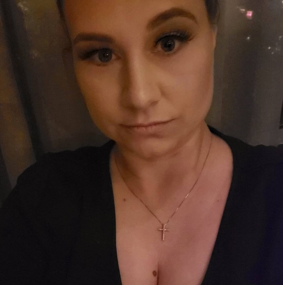 Julie Prillerman - Poshmark Profile Picture of Julie Prillerman (@julieprillerman) on Poshmark