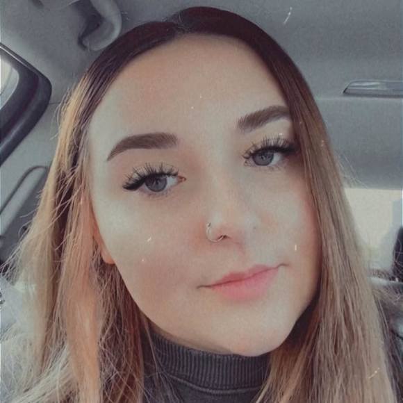 Profile Picture of Autumn Cieplinski (@autcieplinski) on Poshmark