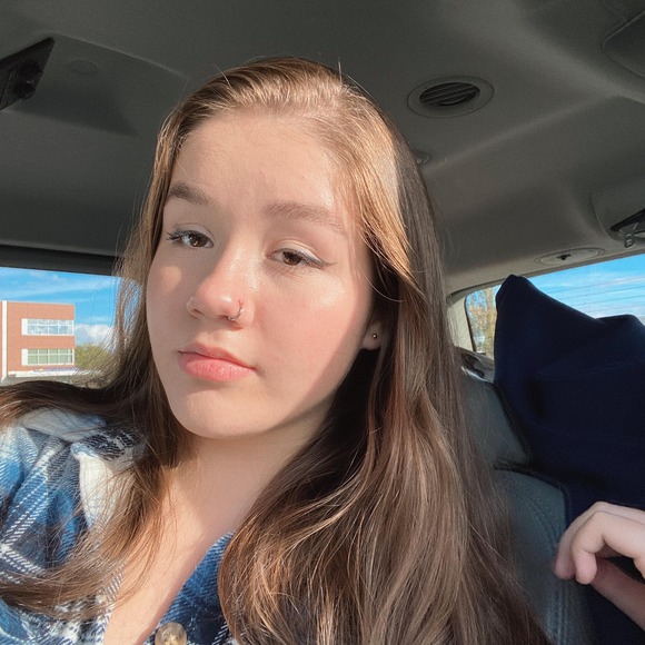 Profile Picture of Madison Bonkowski (@m_bonkowski) on Poshmark
