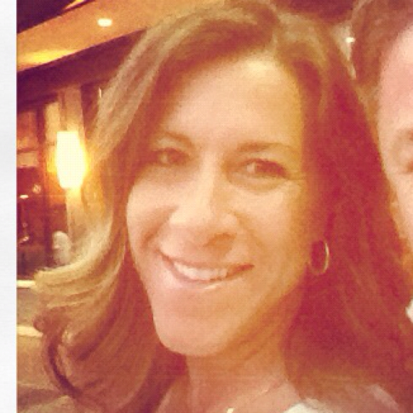 Profile Picture of Lori Effinger (@lori0907) on Poshmark