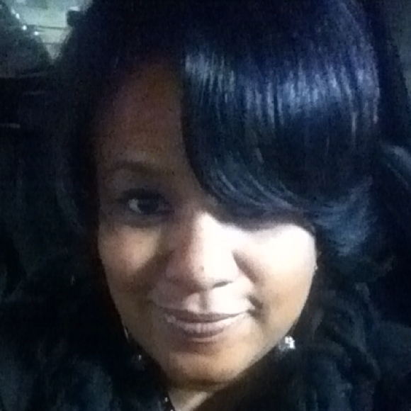 Profile Picture of Lisa Jarrell (@profpeachez) on Poshmark