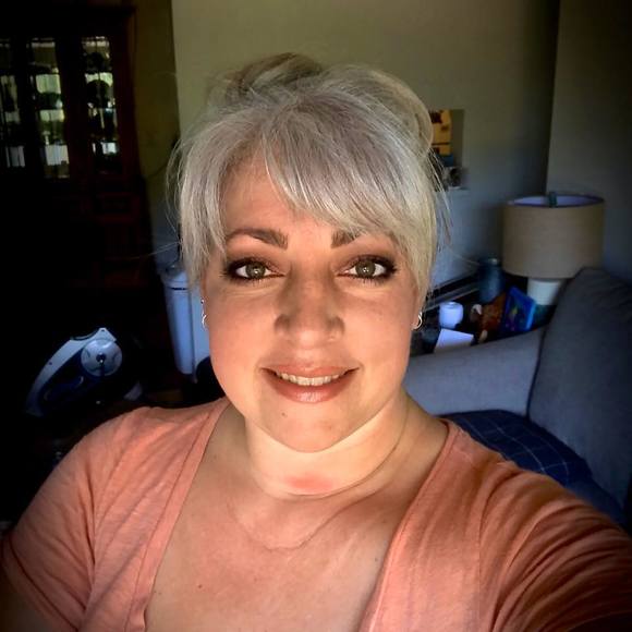 Profile Picture of Erika Reese (@oceanmaris) on Poshmark