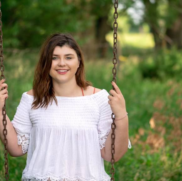 Profile Picture of Elaina Nietfeld (@elainanietfeld) on Poshmark