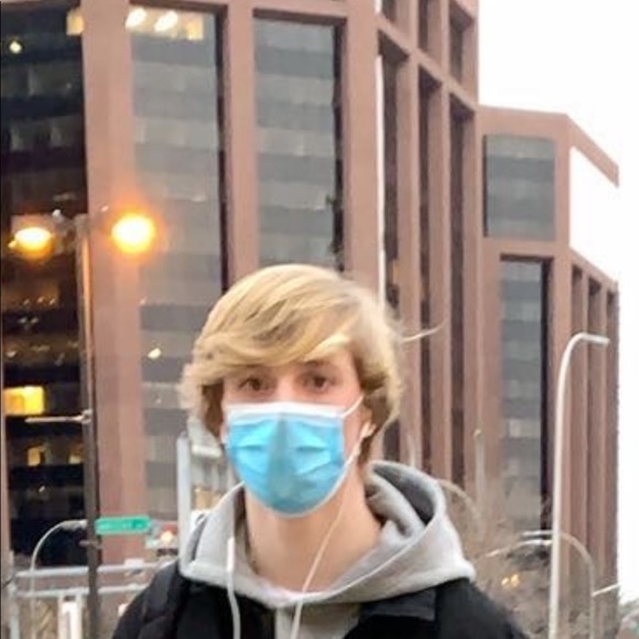 Profile Picture of Thomas Sutter (@thomassutter) on Poshmark