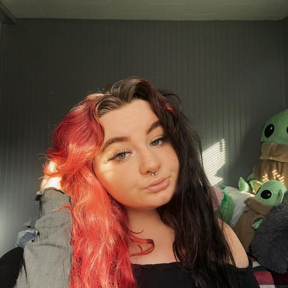 Profile Picture of Kacie Smith (@xox_kacie) on Poshmark