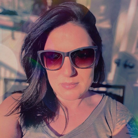 Profile Picture of Kerry Faesen (@faesenk) on Poshmark