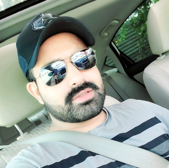 Profile Picture of Hamza Ahmed (@hamza832) on Poshmark