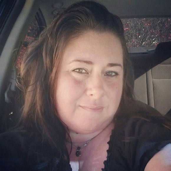 Profile Picture of Rhonda Gardner (@pinkgirlie6) on Poshmark