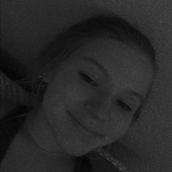 Courtney Bozzone - Poshmark Profile Picture of Courtney Bozzone (@courtney06ryann) on Poshmark