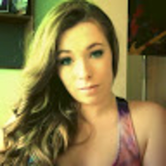 Profile Picture of Michaela King (@michaelaleaking) on Poshmark