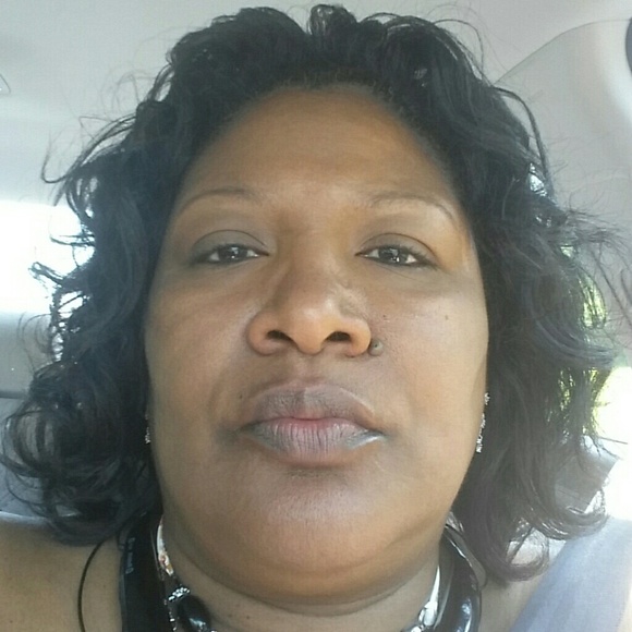 Profile Picture of Sylvia Crowder (@crowdersyl) on Poshmark