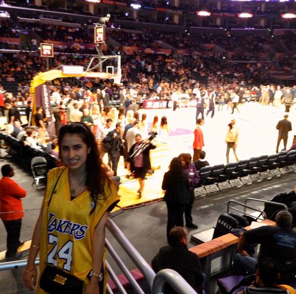 Profile Picture of Nika Nikbakht (@nnikaxox) on Poshmark