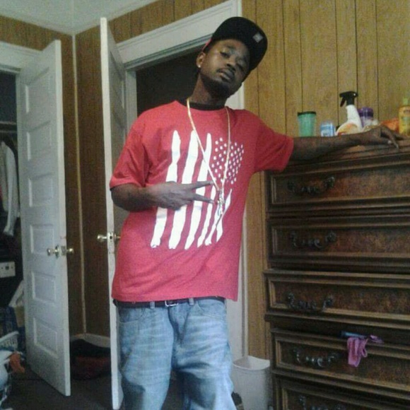 Profile Picture of Alvin Oliver (@alvin84) on Poshmark