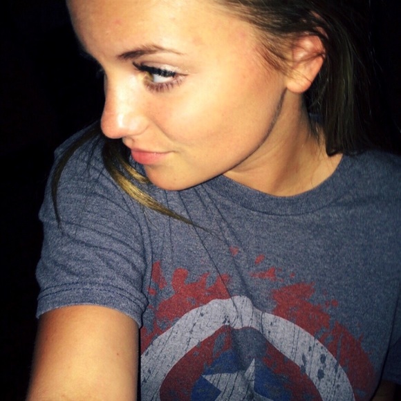 Profile Picture of Amy Yeager (@amy_yeager) on Poshmark