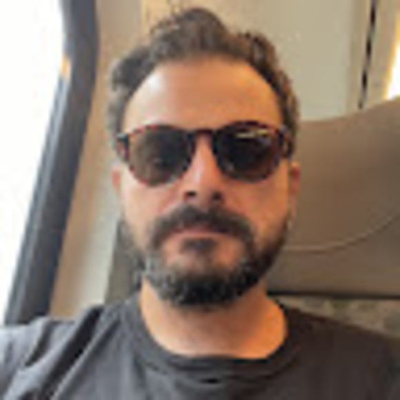 Profile Picture of Zachary Frank (@zacharyfrank83) on Poshmark