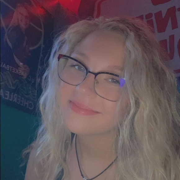Profile Picture of Bianca Burger (@bonka03) on Poshmark