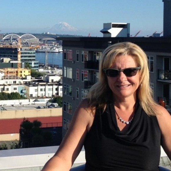 Profile Picture of Cnrsl Littlejohn (@cnrsl) on Poshmark