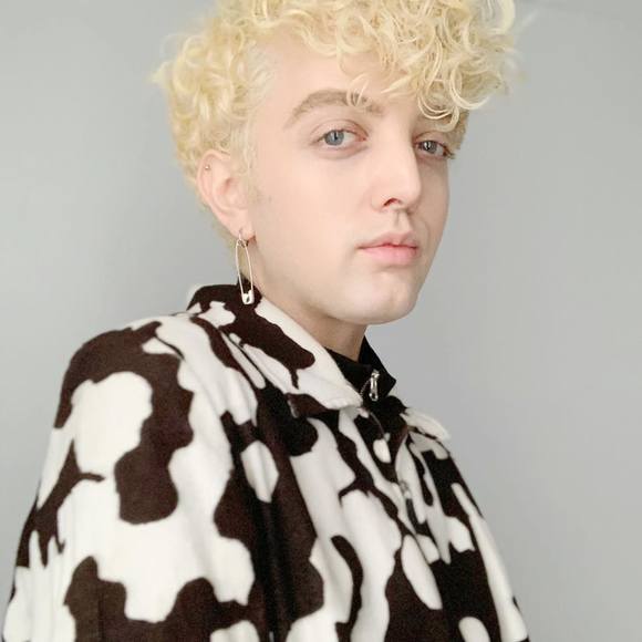 Profile Picture of Dylan Larson (@designerdylan) on Poshmark