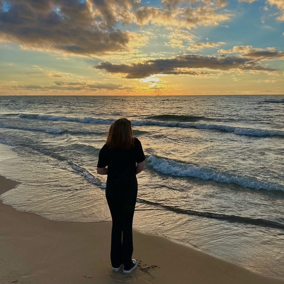 Profile Picture of Nora Bridgeman (@norabridgeman) on Poshmark