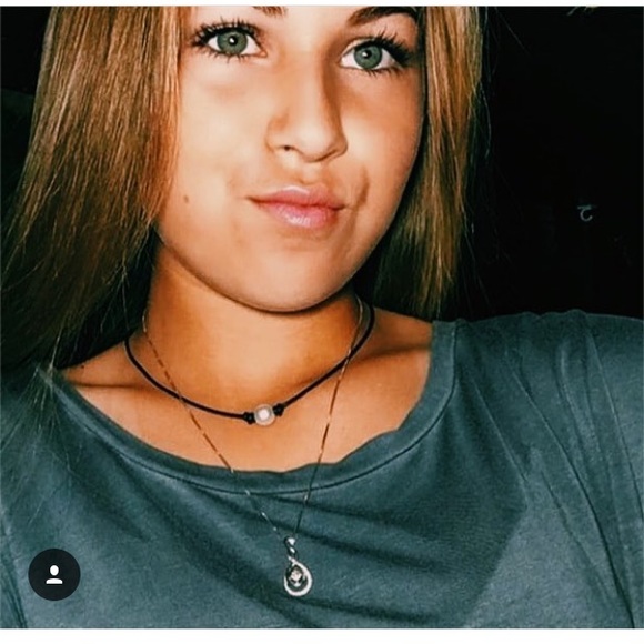 Profile Picture of Laura Lathem (@mattielathemmmm) on Poshmark