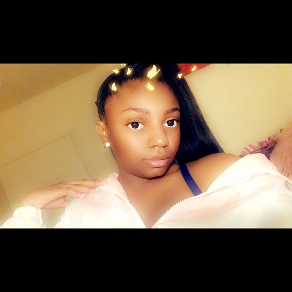 Profile Photo of Ayuna Ferrell (@ayunaferrell98) on Poshmark