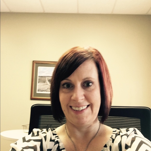 Profile Picture of Amanda Bunting (@amandabunting73) on Poshmark