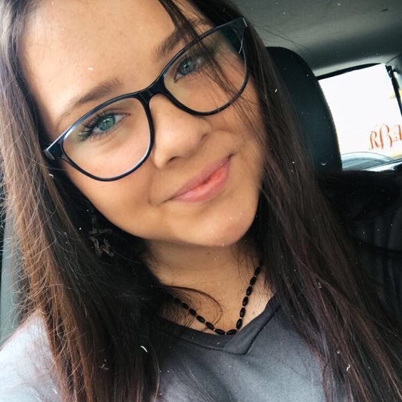 Profile Picture of Rebecca Boston (@rebeccaboston42) on Poshmark