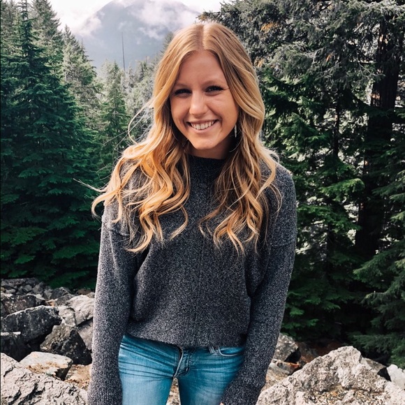 Profile Picture of Victoria Benson (@vicbenson) on Poshmark
