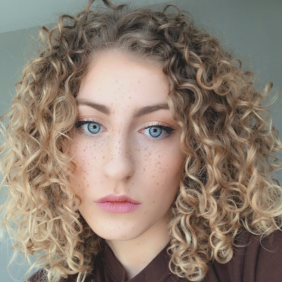 Profile Picture of Emma Flaim (@eflaim) on Poshmark