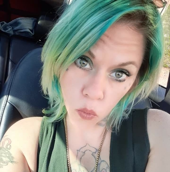 Profile Picture of Angee Wanta (@augustisicee20) on Poshmark