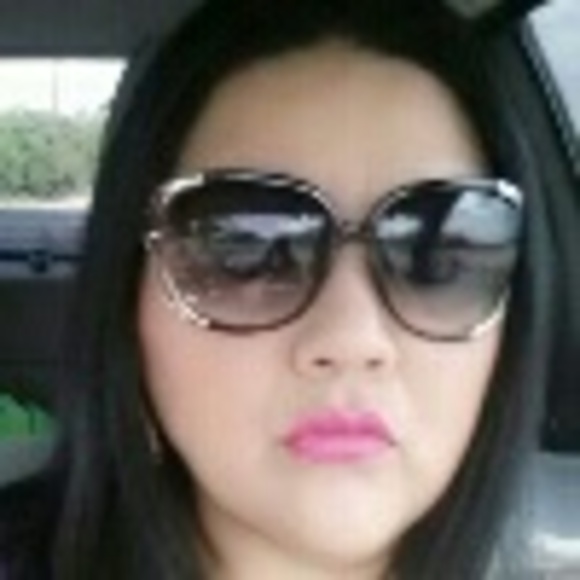 Profile Picture of Nelda Cavazos (@zelda1028) on Poshmark