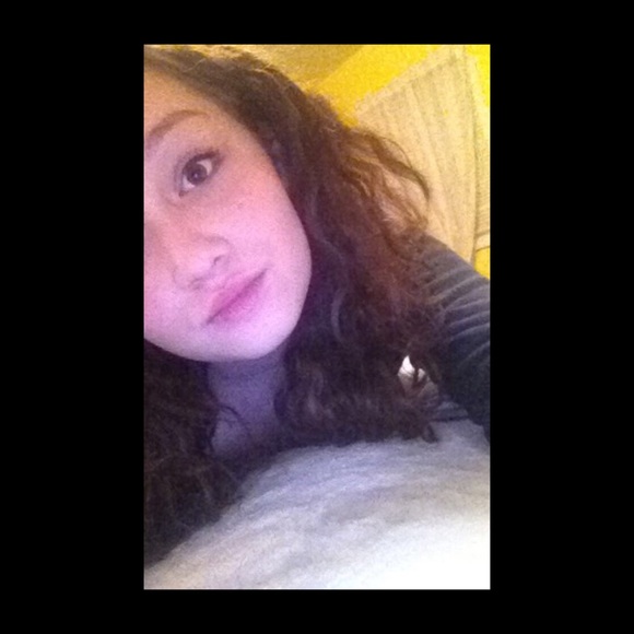 Profile Picture of Amia Weiler (@weilera_) on Poshmark