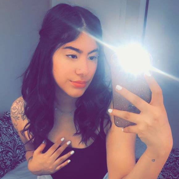 Profile Picture of April Medina (@aprilmedina532) on Poshmark