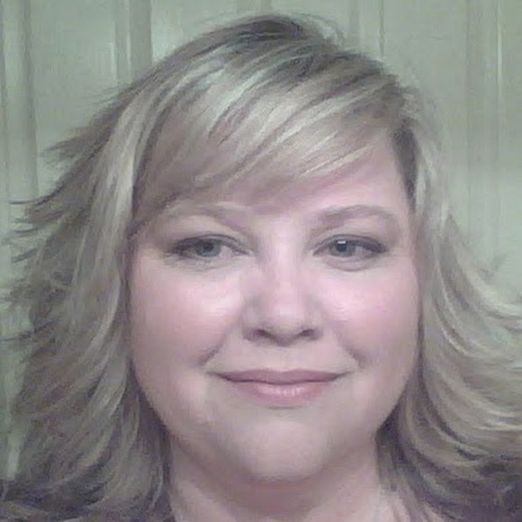 Profile Picture of Kimberly Strader (@jpkpinto) on Poshmark