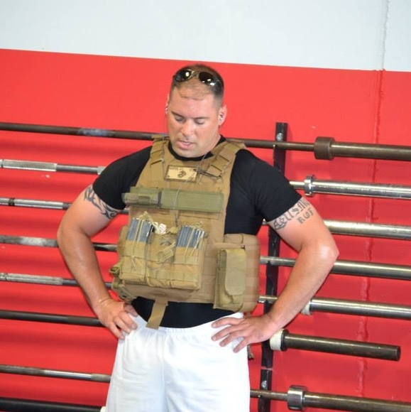 Profile Picture of Steve Hooper (@stevierenohoop) on Poshmark