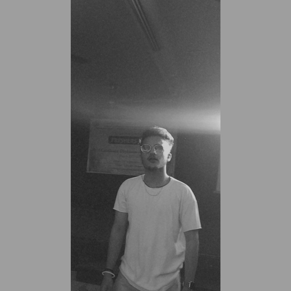 Profile Picture of Akshay Nair (@akshaynair552) on Poshmark