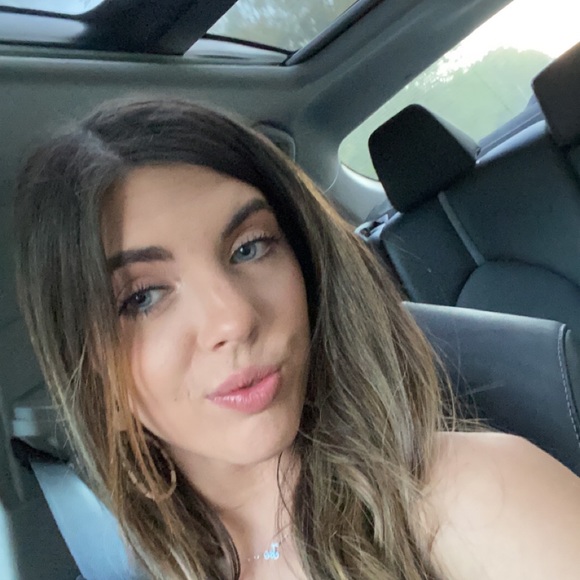 Profile Picture of Anna Mcilwain (@amcilwain23) on Poshmark