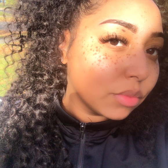 Profile Picture of Samara Vanleer (@samaratv) on Poshmark