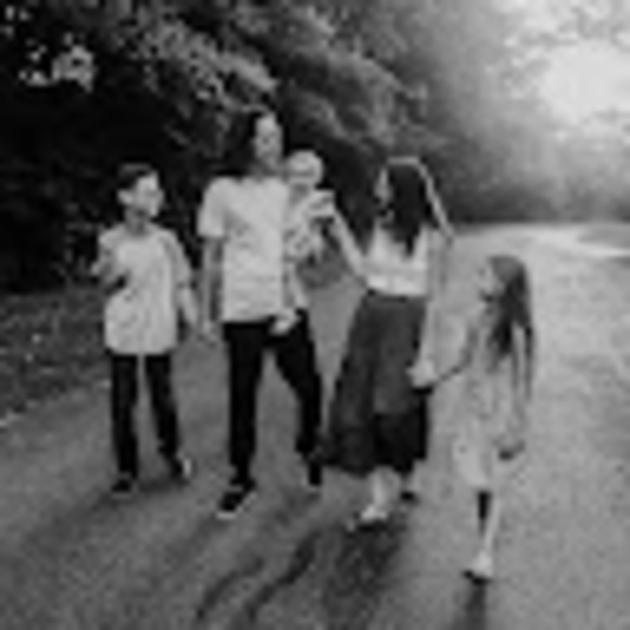 Profile Picture of Leah Oeth (@ljoeth) on Poshmark