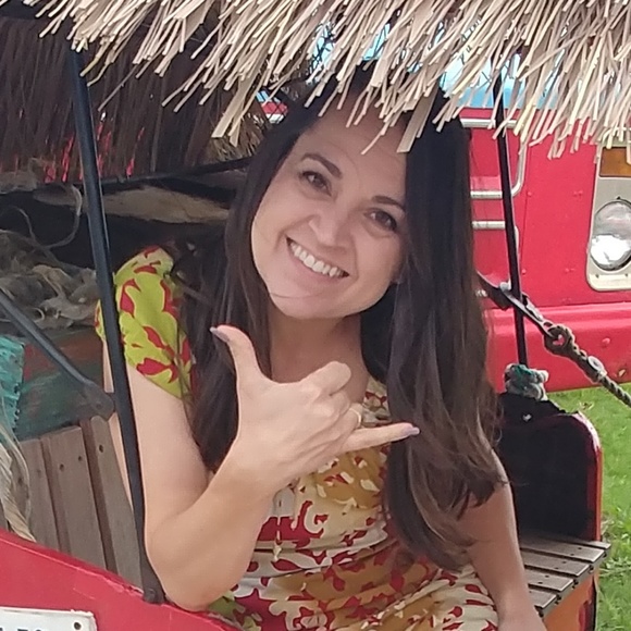 Profile Picture of Kim Orton (@kakio) on Poshmark