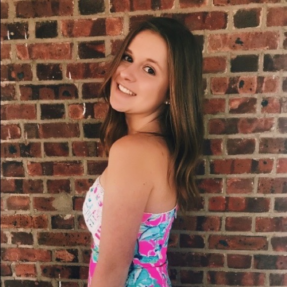 Profile Picture of Leah Mckirgan (@lmshopz) on Poshmark